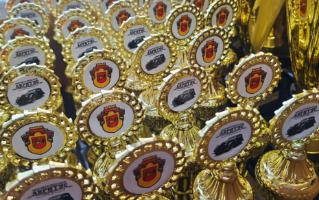 Üçüncü Klasik Otomobil Geçit Törenini